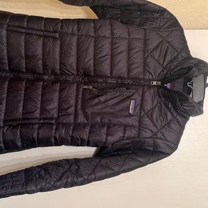 Black winter Patagonia jacket. Perfect for the winter.!